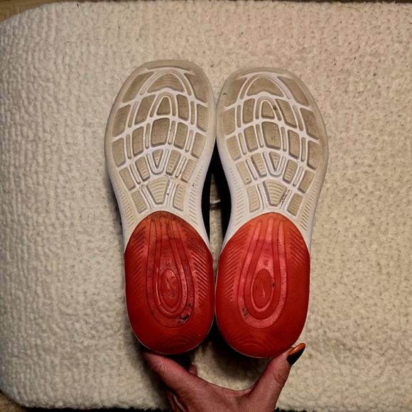 Women's Nikes - Picture 4 of 4